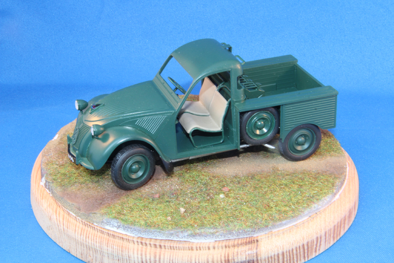 Voiture Miniature Kit Résine Monté Citroen 2cv Royal Navy Pick Up Elysée  1/43